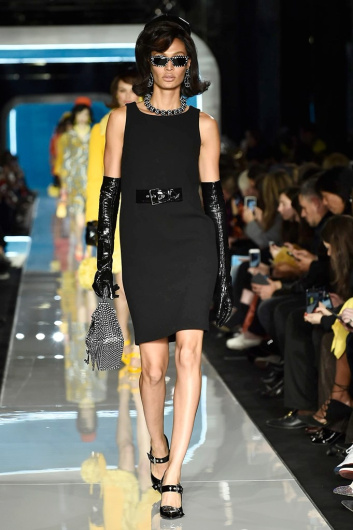 Fotoservizio/FW 18-19/WOMEN/MOSCHINO/DP2/1