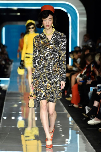 Fotoservizio/FW 18-19/WOMEN/MOSCHINO/DP2/0