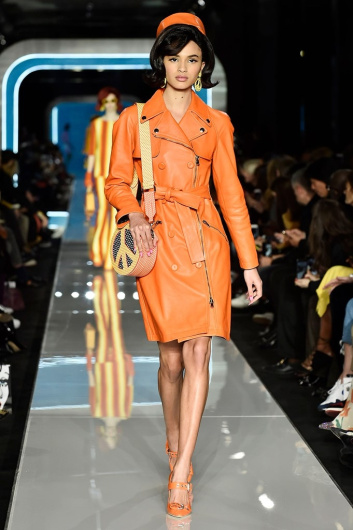 Fotoservizio/FW 18-19/WOMEN/MOSCHINO/DP2/2