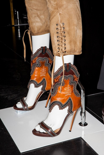 Fotoservizio/FW 18-19/WOMEN/DSQUARED2/DP2/8