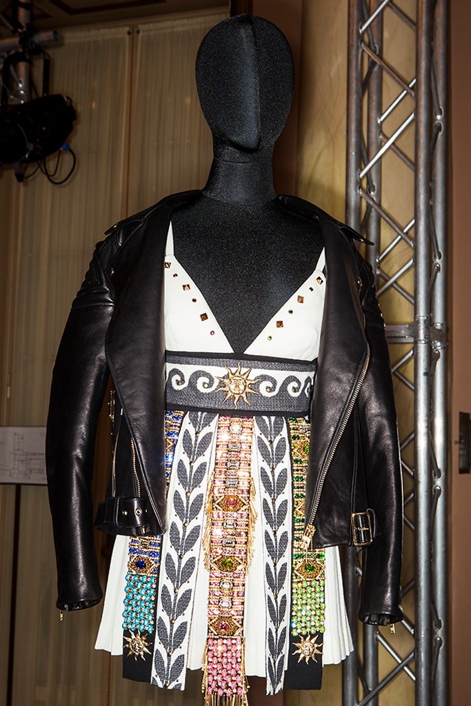 Fotoservizio/FW 18-19/WOMEN/FAUSTO PUGLISI/DP2/2