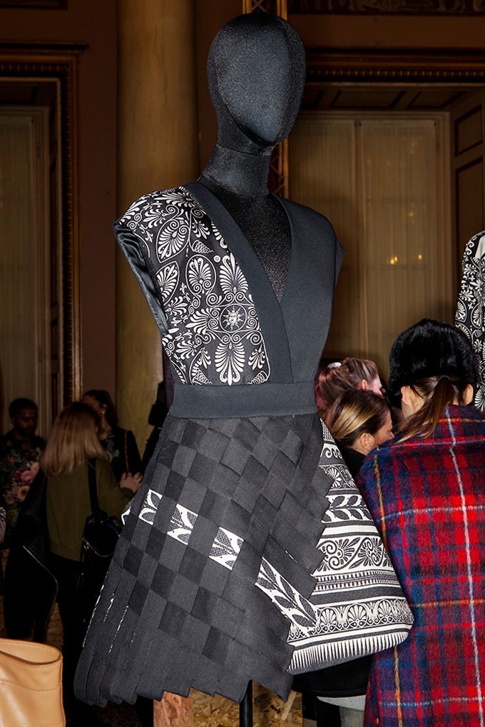 Fotoservizio/FW 18-19/WOMEN/FAUSTO PUGLISI/DP2/21