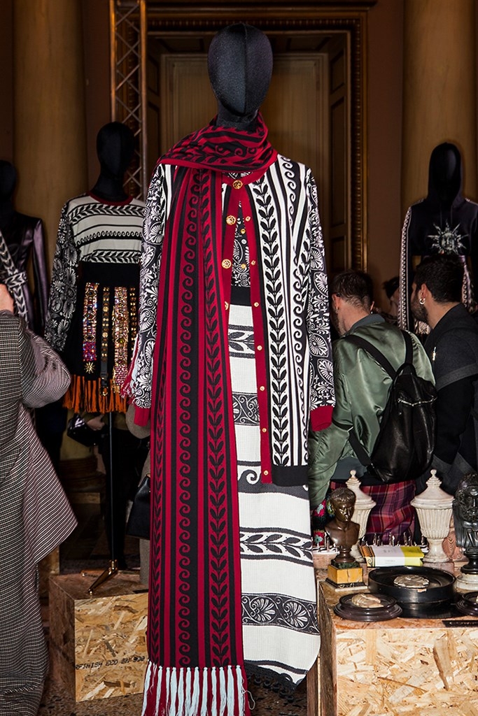Fotoservizio/FW 18-19/WOMEN/FAUSTO PUGLISI/DP2/12