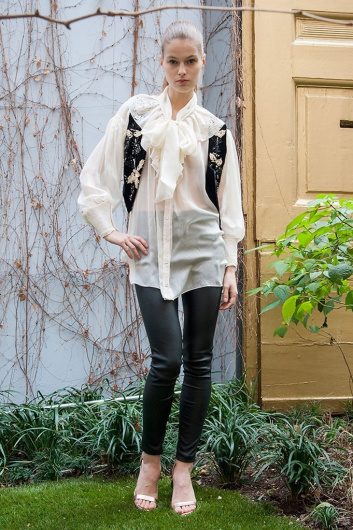Fotoservizio/FW 18-19/WOMEN/RHEA COSTA/DP2/3