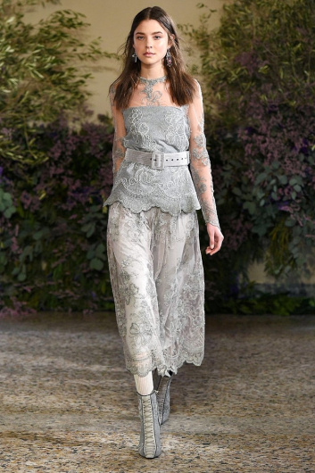 Fotoservizio/FW 18-19/WOMEN/LUISA BECCARIA/DP2/4