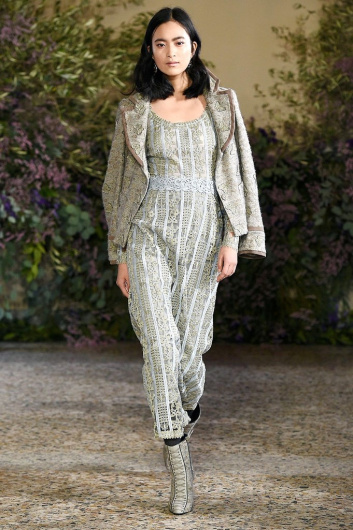 Fotoservizio/FW 18-19/WOMEN/LUISA BECCARIA/DP2/7