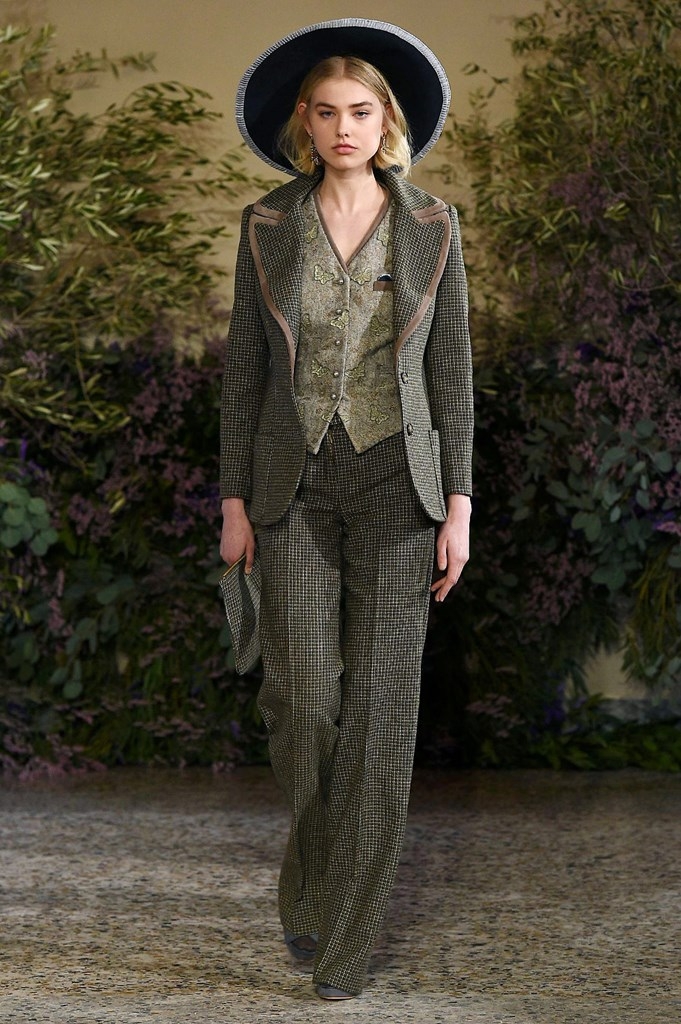 Fotoservizio/FW 18-19/WOMEN/LUISA BECCARIA/DP2/1