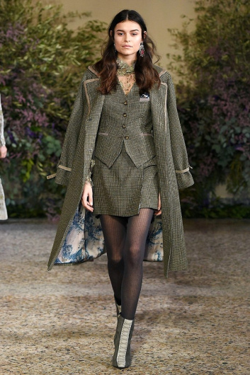 Fotoservizio/FW 18-19/WOMEN/LUISA BECCARIA/DP2/9