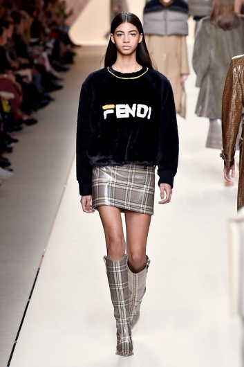 Fotoservizio/FW 18-19/WOMEN/FENDI/DP2/5