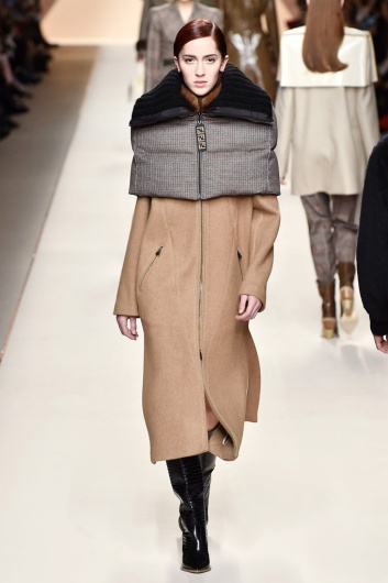 Fotoservizio/FW 18-19/WOMEN/FENDI/DP2/0