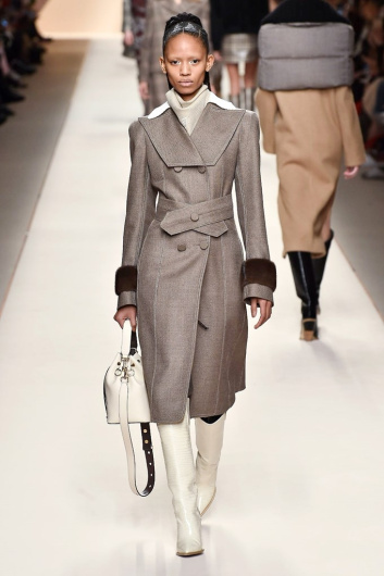 Fotoservizio/FW 18-19/WOMEN/FENDI/DP2/2