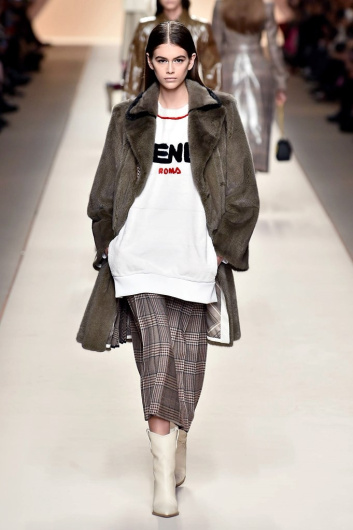 Fotoservizio/FW 18-19/WOMEN/FENDI/DP2/2
