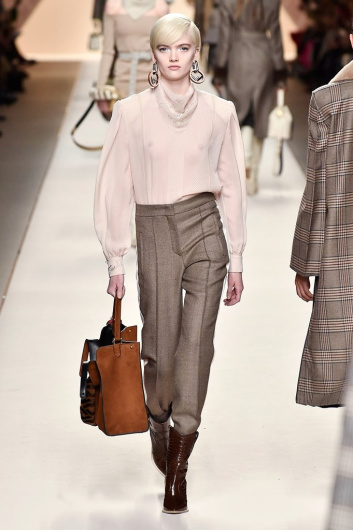 Fotoservizio/FW 18-19/WOMEN/FENDI/DP2/2