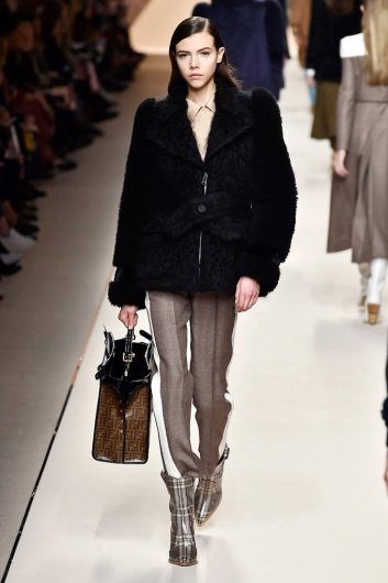 Fotoservizio/FW 18-19/WOMEN/FENDI/DP2/3