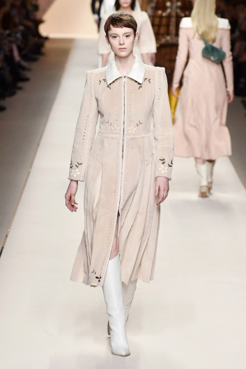 Fotoservizio/FW 18-19/WOMEN/FENDI/DP2/4