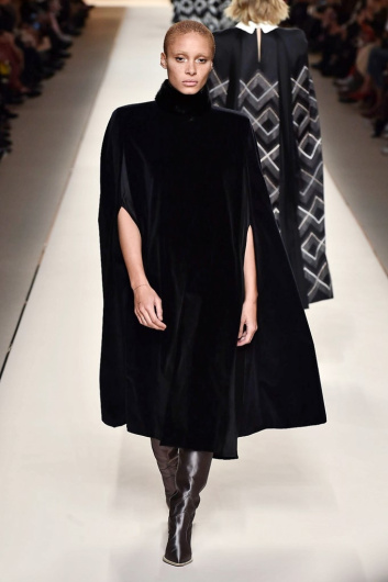Fotoservizio/FW 18-19/WOMEN/FENDI/DP2/4