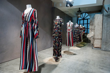 Fotoservizio/SS 2016/WOMEN/DONDUP/DP2/3