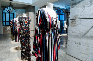 Fotoservizio/SS 2016/WOMEN/DONDUP/DP2/6