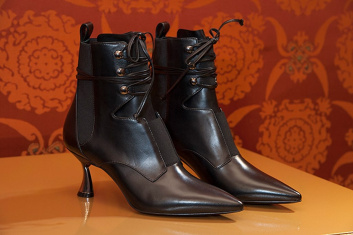 Fotoservizio/FW 18-19/WOMEN/CASADEI/DP2/10