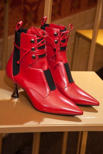 Fotoservizio/FW 18-19/WOMEN/CASADEI/DP2/12