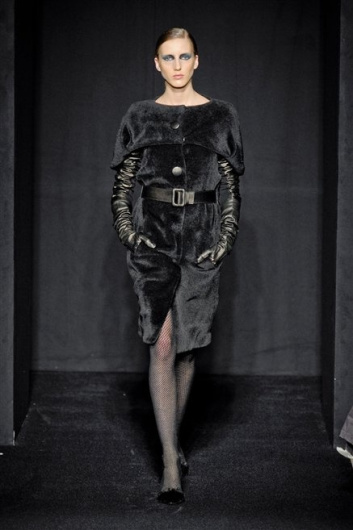Fotoservizio/FW 2012-2013/WOMEN/MAURIZIO PECORARO/14