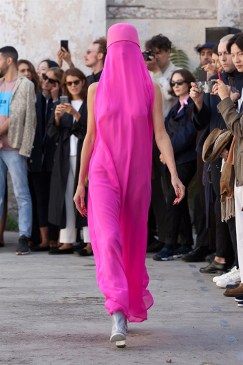 Fotoservizio/SS 2018/WOMEN/ERRORIST GUERRILLA SHOW - 15 YEARS OF MARIOS/DP2/8