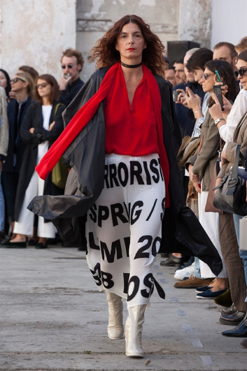 Fotoservizio/SS 2018/WOMEN/ERRORIST GUERRILLA SHOW - 15 YEARS OF MARIOS/DP2/12