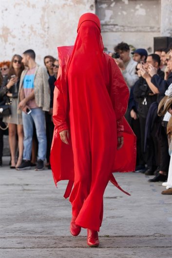 Fotoservizio/SS 2018/WOMEN/ERRORIST GUERRILLA SHOW - 15 YEARS OF MARIOS/DP2/26