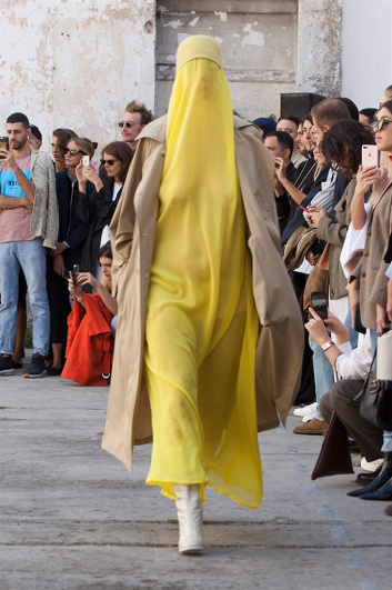 Fotoservizio/SS 2018/WOMEN/ERRORIST GUERRILLA SHOW - 15 YEARS OF MARIOS/DP2/35