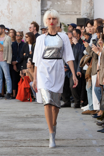 Fotoservizio/SS 2018/WOMEN/ERRORIST GUERRILLA SHOW - 15 YEARS OF MARIOS/DP2/36
