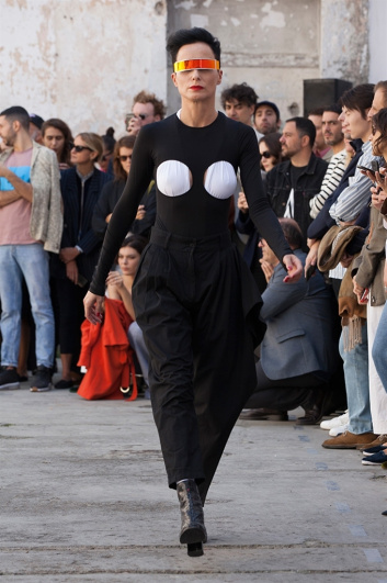 Fotoservizio/SS 2018/WOMEN/ERRORIST GUERRILLA SHOW - 15 YEARS OF MARIOS/DP2/40