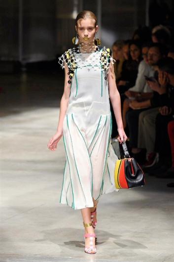 Fotoservizio/SS 2016/WOMEN/PRADA/DP1/28