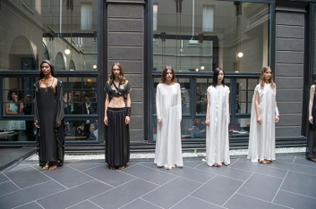 Fotoservizio/SS 2018/WOMEN/SARTORIAL MONK/DP2/35