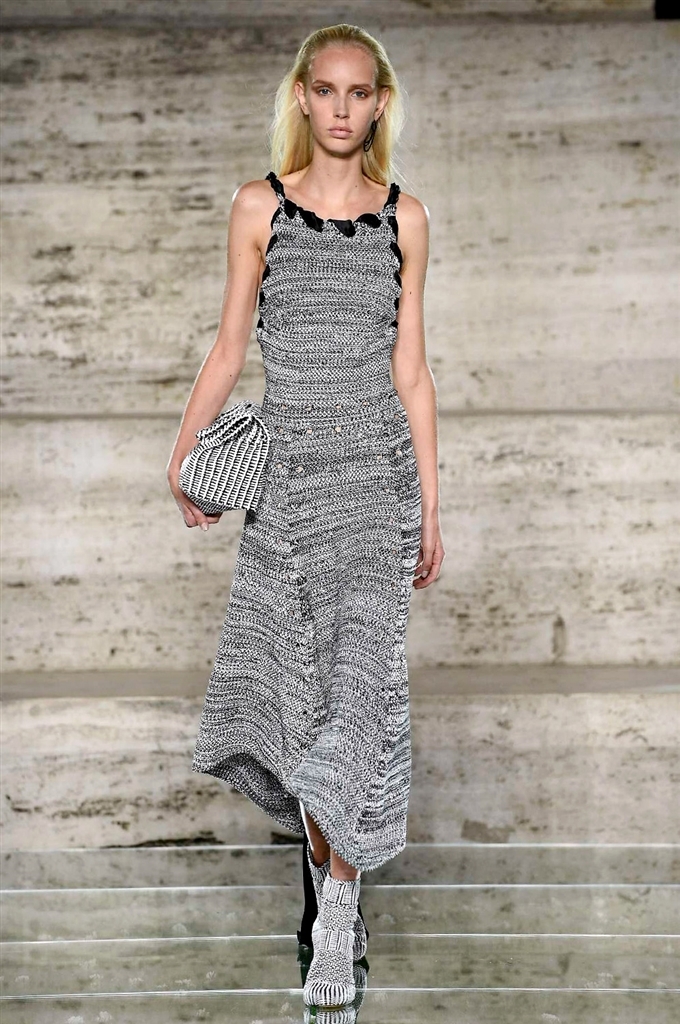 Fotoservizio/SS 2018/WOMEN/SALVATORE FERRAGAMO/DP2/3
