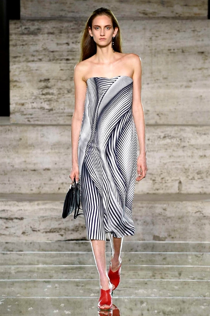 Fotoservizio/SS 2018/WOMEN/SALVATORE FERRAGAMO/DP2/2