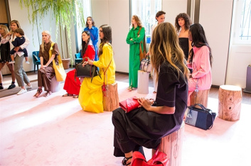 Fotoservizio/SS 2018/WOMEN/ELENA GHISELLINI/DP2/13
