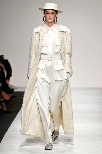 Fotoservizio/FW 18-19/WOMEN/LAURA BIAGIOTTI/DP2/3