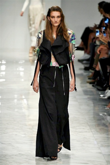 Fotoservizio/SS 2016/WOMEN/BLUMARINE/DP1/2