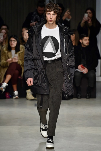 Fotoservizio/FW 18-19/WOMEN/ATSUSHI NAKASHIMA/DP2/1