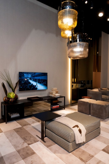 Fotoservizio/SS 2018/DESIGN/PRESENTAZIONE_HOME/TRUSSARDI/DP2/7