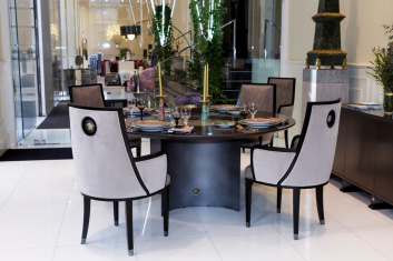 Fotoservizio/SS 2018/DESIGN/PRESENTAZIONE_HOME/VERSACE 2/DP2/3