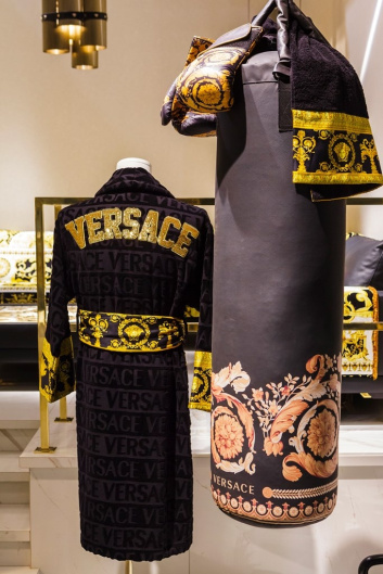 Fotoservizio/SS 2018/DESIGN/PRESENTAZIONE_HOME/VERSACE 3/DP2/6