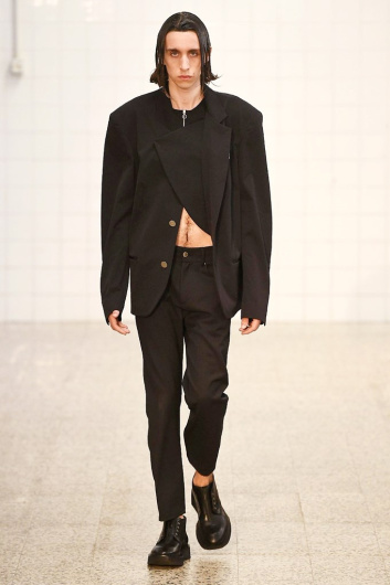 Fotoservizio/SS 2019/MEN/SFILATA/M1992/DP2/1