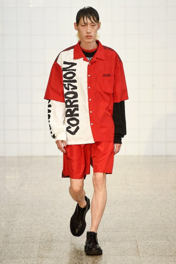 Fotoservizio/SS 2019/MEN/SFILATA/M1992/DP2/1