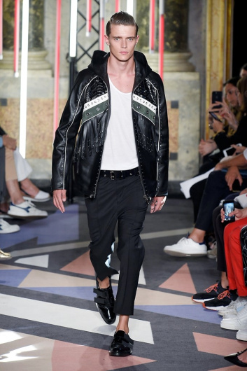 Fotoservizio/SS 2019/MEN/SFILATA/LES HOMMES/DP2/0