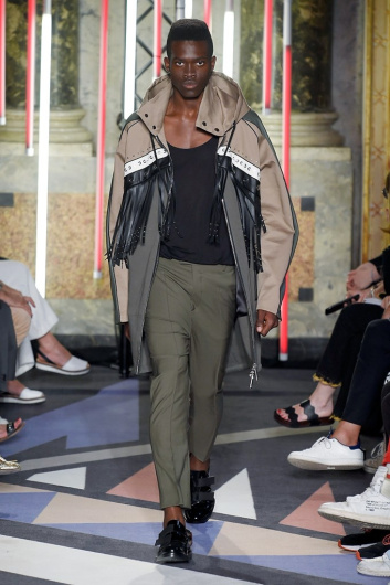 Fotoservizio/SS 2019/MEN/SFILATA/LES HOMMES/DP2/6