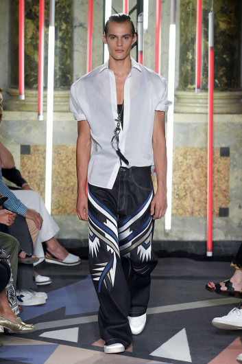 Fotoservizio/SS 2019/MEN/SFILATA/LES HOMMES/DP2/3