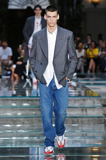 Fotoservizio/SS 2019/MEN/SFILATA/VERSACE/DP2/0