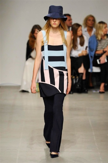 Fotoservizio/SS 2016/WOMEN/ICEBERG/DP1/6