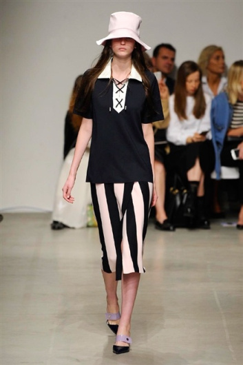 Fotoservizio/SS 2016/WOMEN/ICEBERG/DP1/8